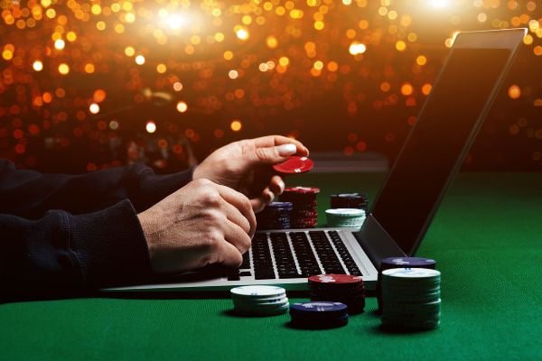 Pengguna memeriksa informasi deposit